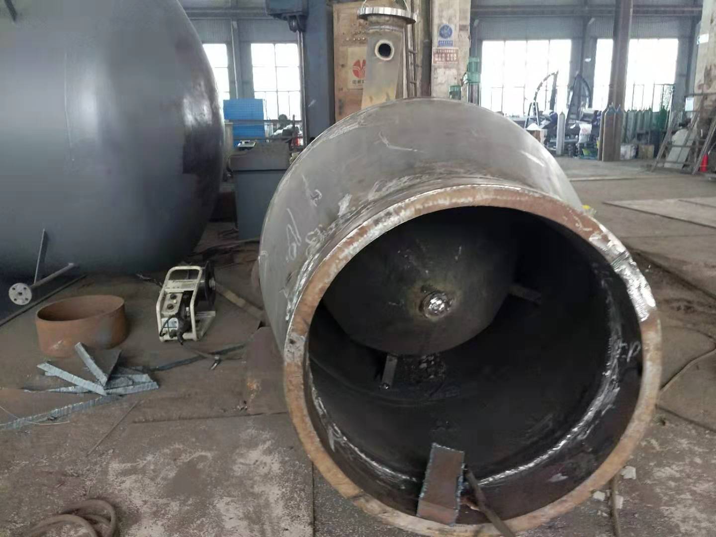 集粒器屬于吹管消聲器匹配設(shè)備，集粒器也被稱為集渣器。